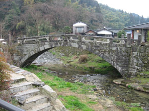 HISTORY02.JPG - 34,043BYTES
